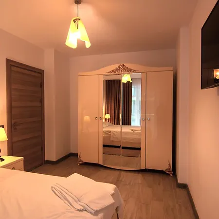 Alv Indoor Pool & Alezzi Apartment *